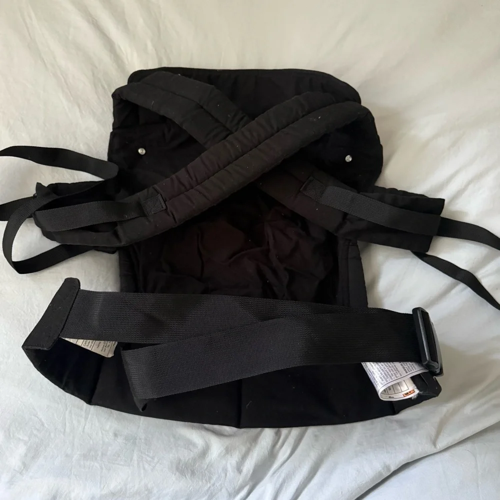 Momcozy Black Baby - Ergonomic Front Carry - Picture 4 of 6
